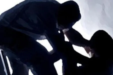 Azərbaycanda ər arvadını stulla vəhşicəsinə döydü