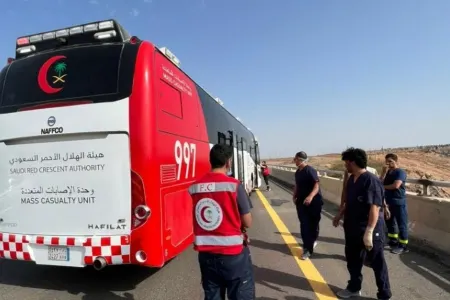 Mədinə-Məkkə yolunda ağır qəza - Ölən və yaralananlar var - FOTO