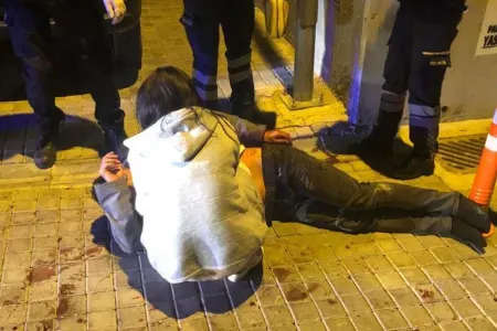 Xırdalanda 23 yaşlı oğlan anasının sevgilisini bıçaqladı – - BU SƏBƏBDƏN