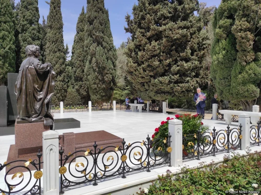 Misirin Azərbaycandakı yeni səfiri Fəxri xiyabanı ziyarət etdi - -FOTO