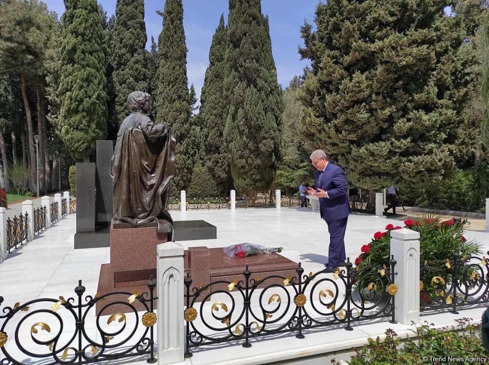 Misirin Azərbaycandakı yeni səfiri Fəxri xiyabanı ziyarət etdi - -FOTO