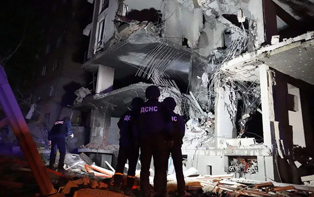 Kiyevdə yaşayış binası vuruldu, yaralılar var - Foto