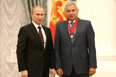 Putin Vahid Ələkbərovu təltif edib