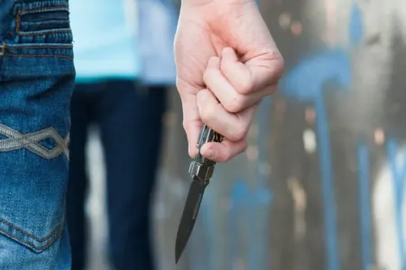 Azərbaycanda ata oğlunu müdafiə edərkən bıçaqlandı – - TƏFƏRRÜAT