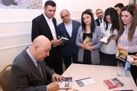 Çingiz Abdullayevlə Baş Prokurorluqda görüş keçirilib