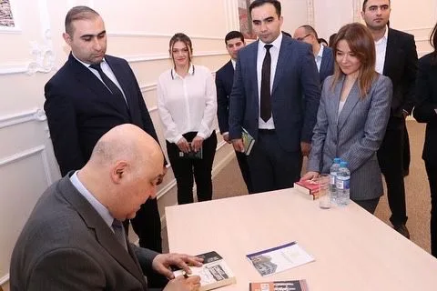 Çingiz Abdullayevlə Baş Prokurorluqda görüş keçirilib