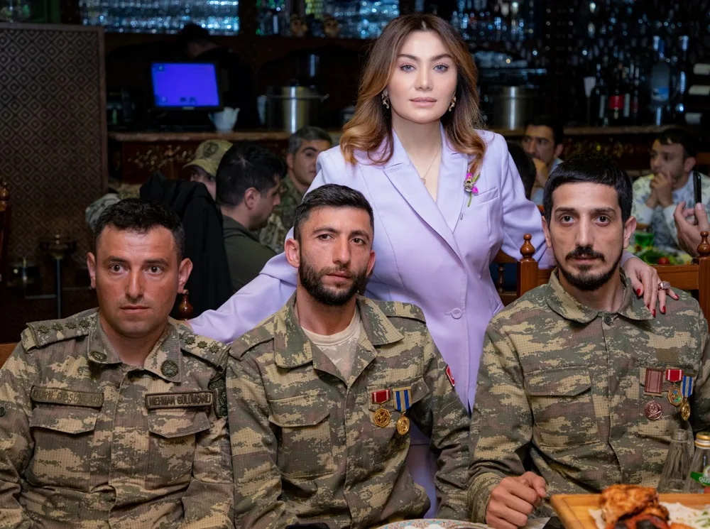 "Qürur duyuram ki, oğullarımın sizin kimi cəsur dayıları, əmiləri var" -Ruhi Əliyeva - QAZİLƏRLƏ BİR ARADA__NEWL__