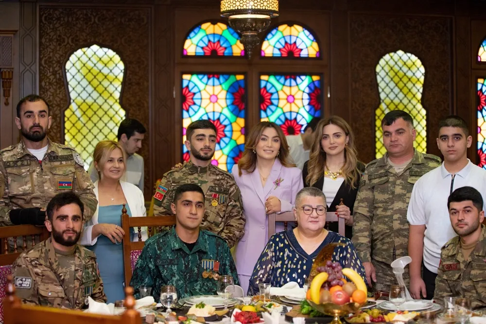 "Qürur duyuram ki, oğullarımın sizin kimi cəsur dayıları, əmiləri var" -Ruhi Əliyeva - QAZİLƏRLƏ BİR ARADA__NEWL__