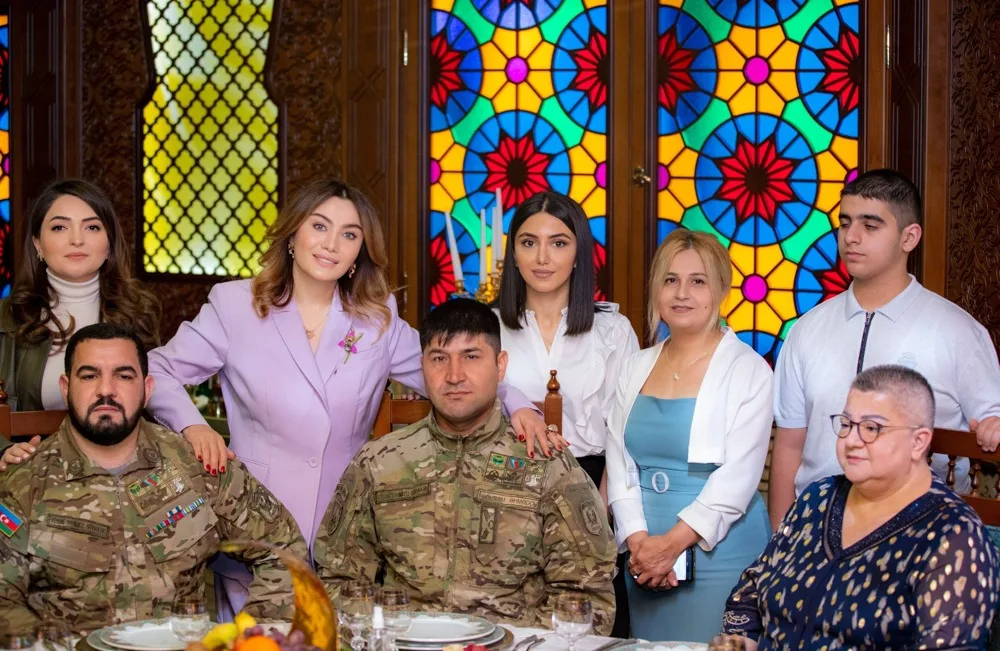 "Qürur duyuram ki, oğullarımın sizin kimi cəsur dayıları, əmiləri var" -Ruhi Əliyeva - QAZİLƏRLƏ BİR ARADA__NEWL__