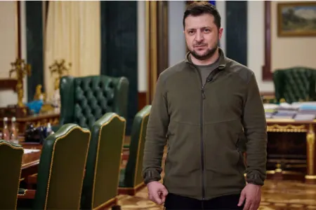 Zelenskinin jaketi London hərracında rekord məbləğə satıldı