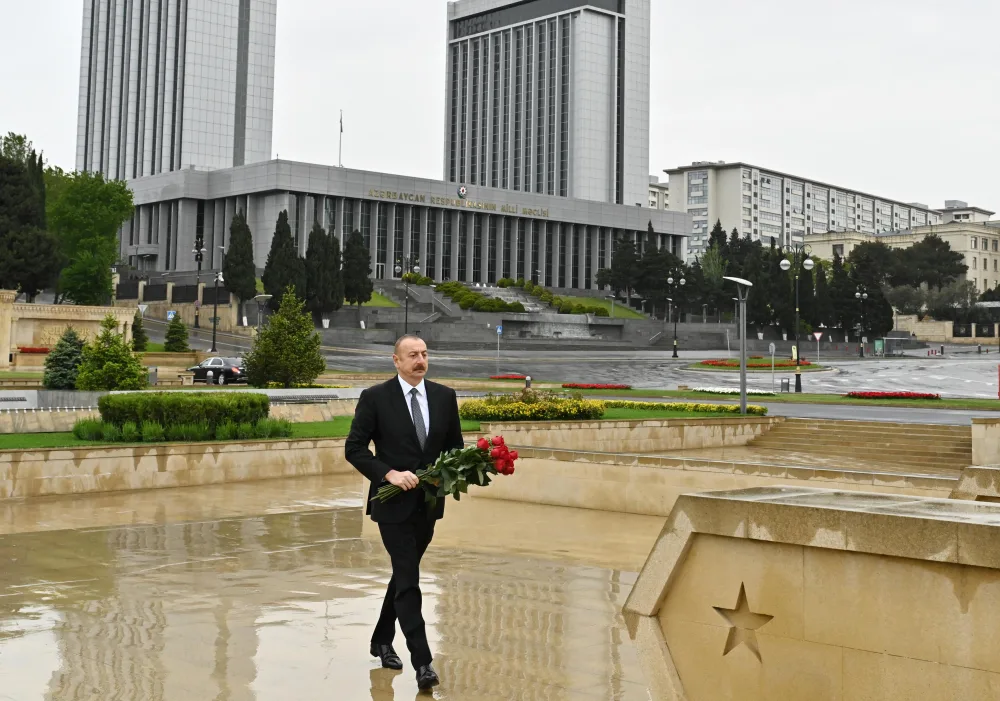 Prezident Həzi Aslanovun məzarını ziyarət etdi - FOTO