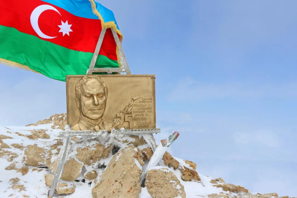 DTX əməkdaşları "Heydər zirvəsi"nə yürüş etdi - FOTO