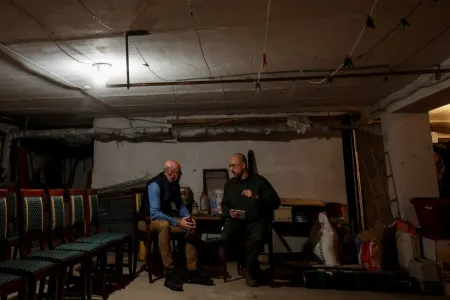 Şarl Mişel və Denis Şmıqal sığınacaqda görüşüb