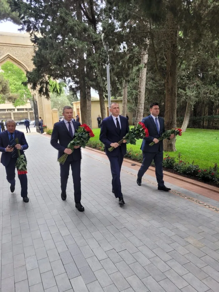 Ukrayna səfiri Fəxri Xiyabanı ziyarət edib