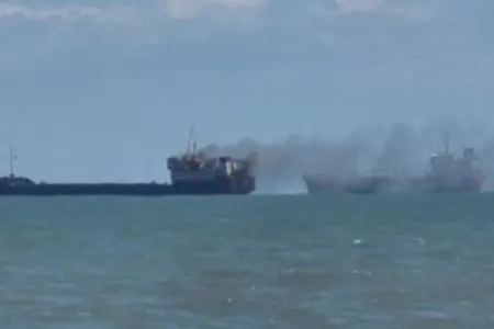 Azov dənizində gəmi yanır, - içərisində Azərbaycan vətəndaşları da var