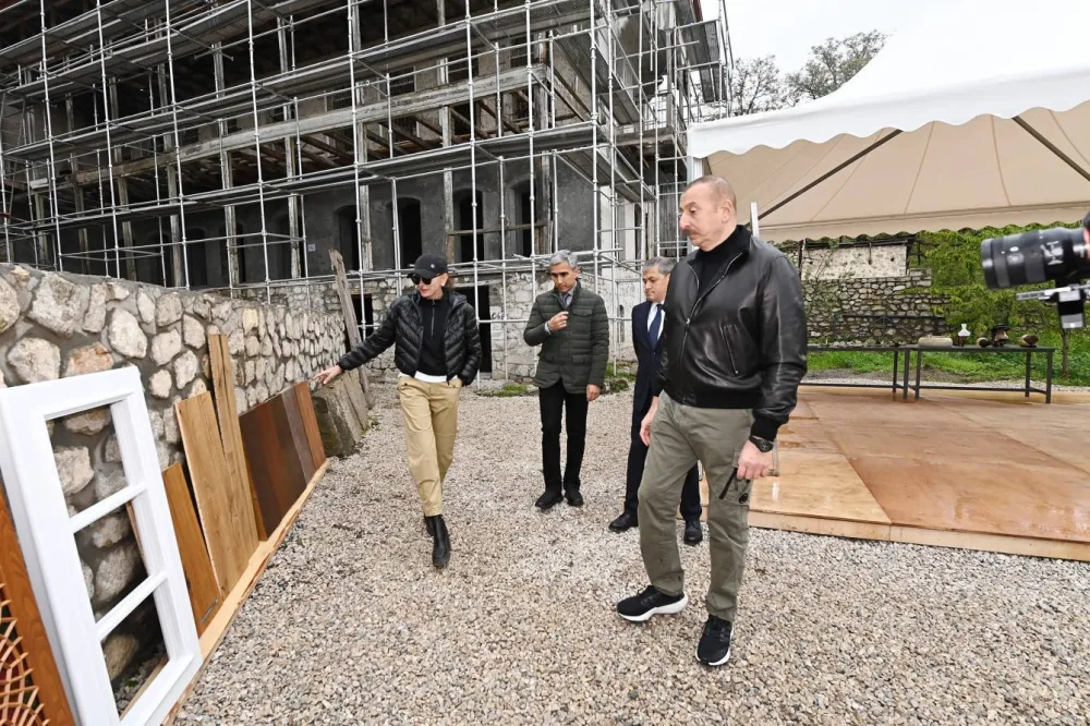 Prezident və birinci xanım “Shusha Boutique Hotel”in yerləşəcəyi ərazidə olublar