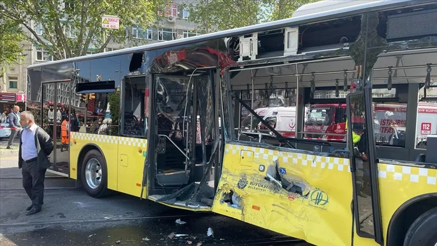 İstanbulda avtobus tramvayla toqquşub