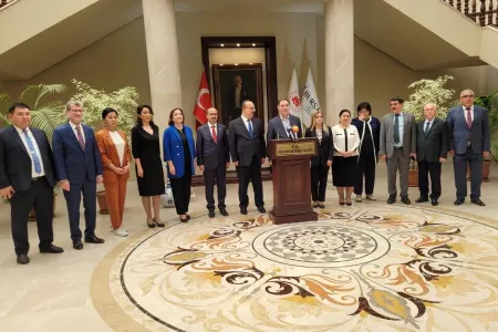 Ombudsman Türkiyənin Bursa valisi, bələdiyyə sədrləri ilə görüşdü