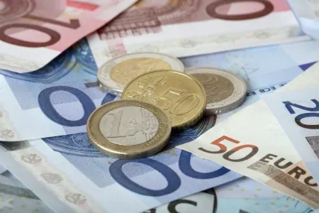 Xorvatiya parlamenti rəsmi məzənnə kimi avroya keçid haqqında qanunu təsdiqlədi