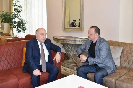 Qırğızıstan parlamentinin sədr müavini Azərbaycana gəldi