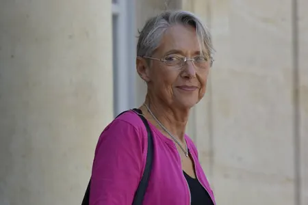 Fransanın yeni Baş nazirin adı açıqlandı
