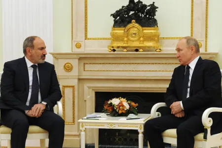 Putin Paşinyanla görüşdü
