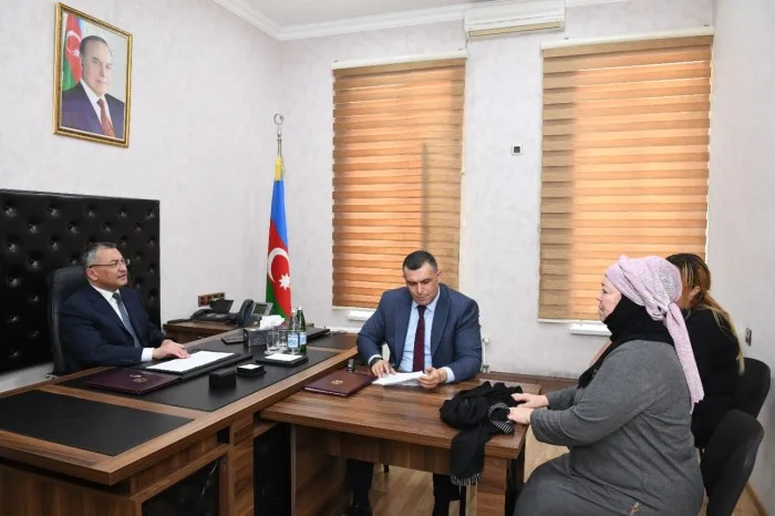 Rövşən Rzayev vətəndaşları qəbul etdi