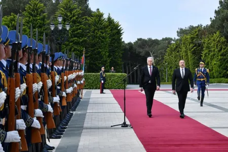 İlham Əliyev Litva prezidentini qarşıladı
