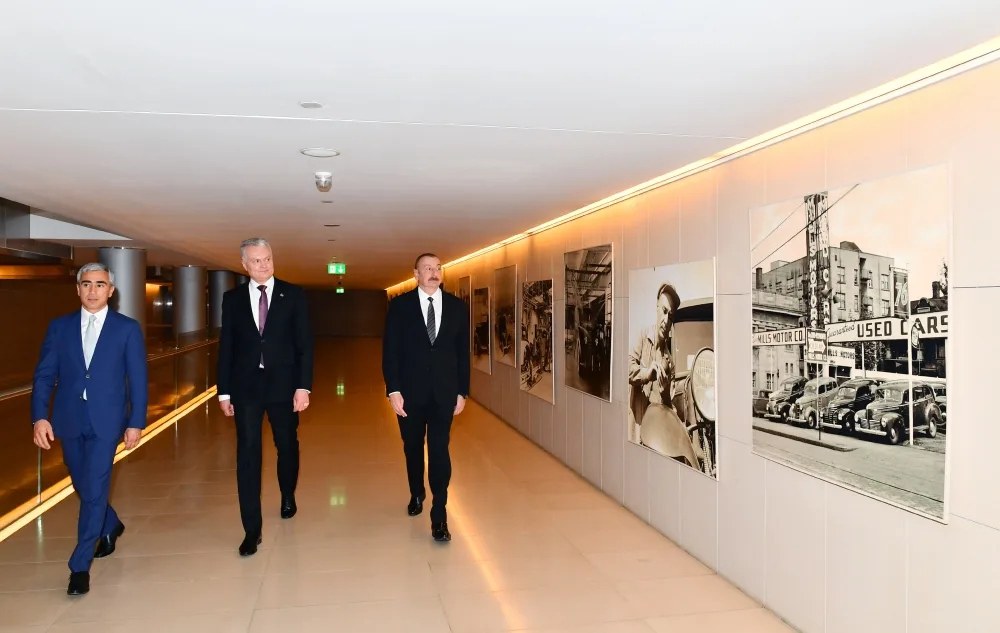 Prezidentlər klassik avtomobillərə baxdılar - FOTO