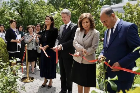 Britaniya səfiri Bərdədə səfərdədir