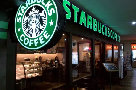 “Starbucks” Rusiya bazarını tərk edir