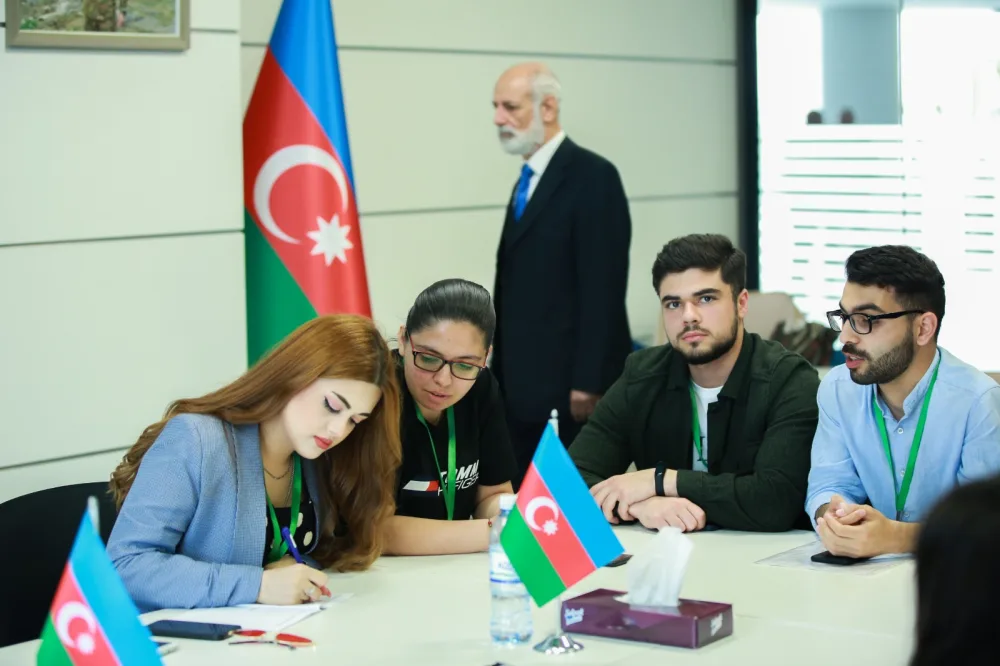 Murad Dadaşov “Xəzər TV”də təcrübə keçən tələbələrlə görüşdü - – FOTOLAR