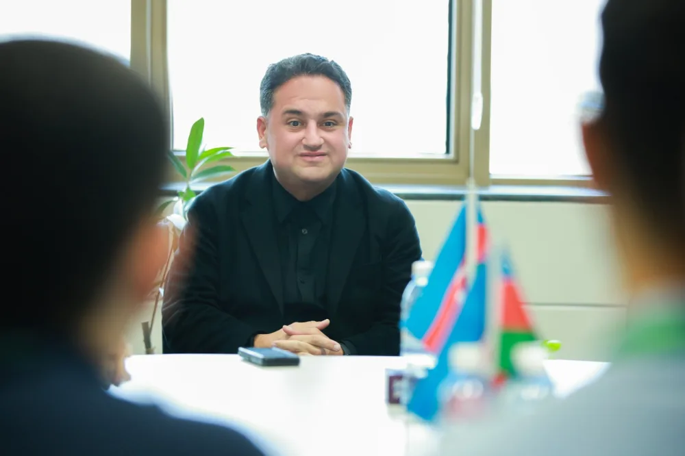 Murad Dadaşov “Xəzər TV”də təcrübə keçən tələbələrlə görüşdü - – FOTOLAR