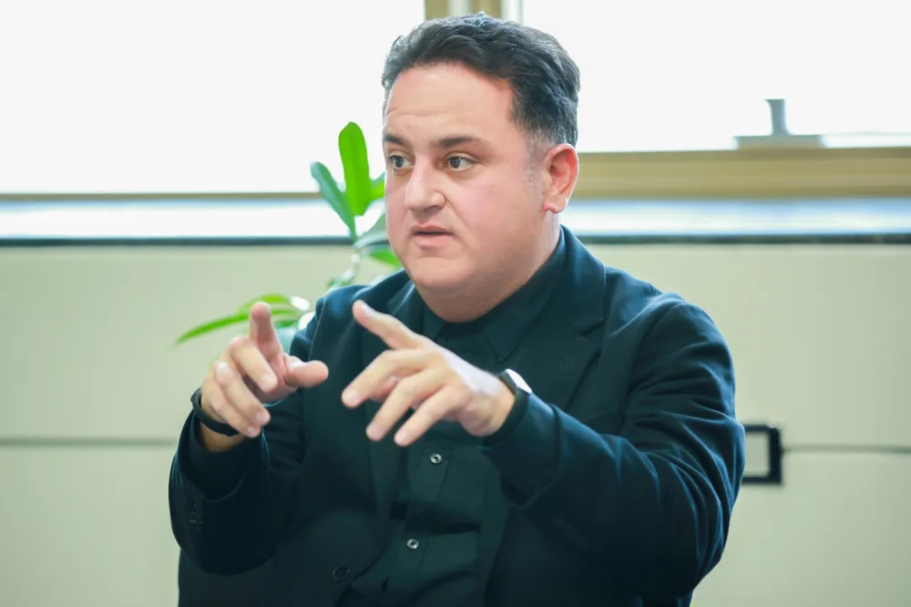 Murad Dadaşov “Xəzər TV”də təcrübə keçən tələbələrlə görüşdü - – FOTOLAR