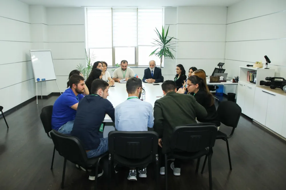 Murad Dadaşov “Xəzər TV”də təcrübə keçən tələbələrlə görüşdü - – FOTOLAR