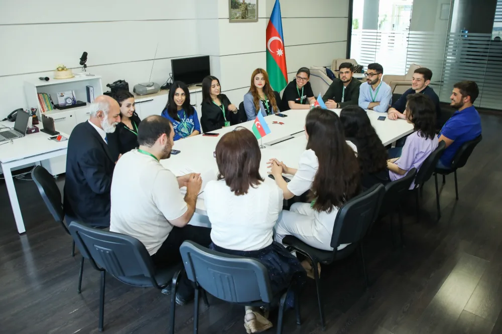 Murad Dadaşov “Xəzər TV”də təcrübə keçən tələbələrlə görüşdü - – FOTOLAR