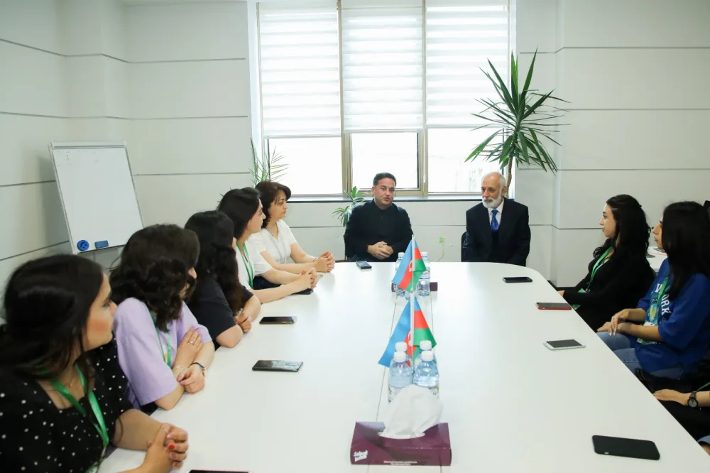 Murad Dadaşov “Xəzər TV”də təcrübə keçən tələbələrlə görüşdü - – FOTOLAR