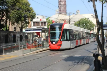 Yolu keçmək istəyirdi, - tramvayın altında qaldı