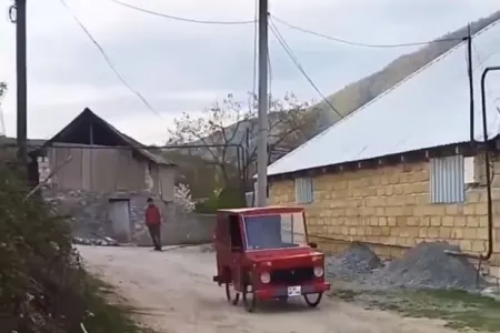 Azərbaycanda 10-cu sinif şagirdi velosiped-maşın düzəltdi - VİDEO