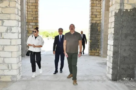 İlham Əliyev və xanımı Zəngilan məscidinin tikinti işləri ilə tanış oldular - -YENİLƏNİB