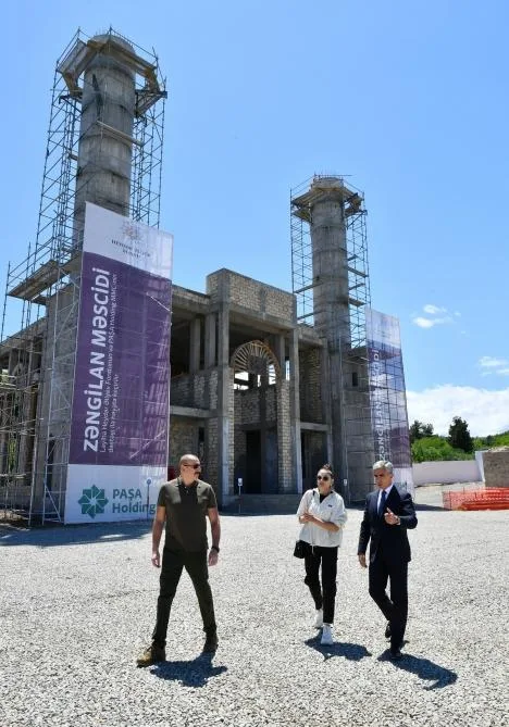 İlham Əliyev və xanımı Zəngilan məscidinin tikinti işləri ilə tanış oldular - -YENİLƏNİB