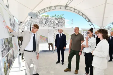 Prezident və xanımına Zəngilan şəhərinin Baş planı təqdim olundu - -FOTO -YENİLƏNİB
