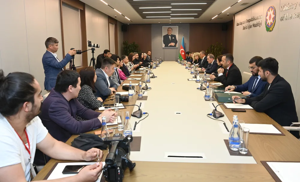 Ceyhun Bayramov Azərbaycan-Avropa Media Forumunun iştirakçıları ilə görüşdü - -FOTO
