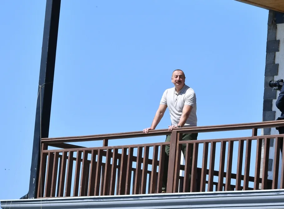 İlham Əliyev və Mehriban Əliyeva “Ağıllı kənd”in açılış mərasimində iştirak ediblər - YENİLƏNİB + FOTO