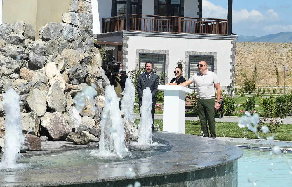 İlham Əliyev və Mehriban Əliyeva “Ağıllı kənd”in açılış mərasimində iştirak ediblər - YENİLƏNİB + FOTO