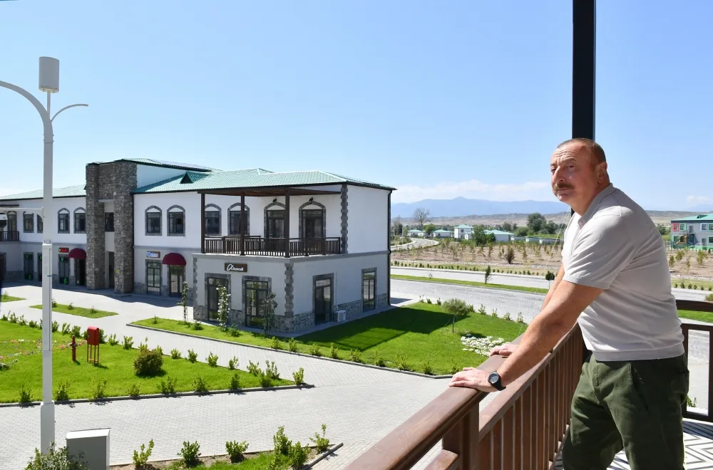 İlham Əliyev və Mehriban Əliyeva “Ağıllı kənd”in açılış mərasimində iştirak ediblər - YENİLƏNİB + FOTO