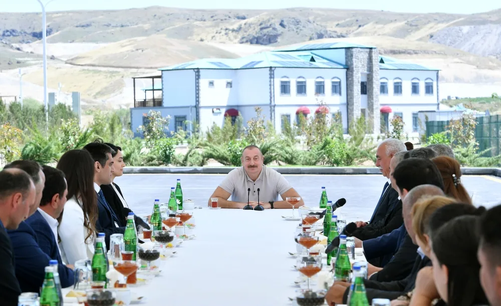 İlham Əliyev və Mehriban Əliyeva “Ağıllı kənd”in açılış mərasimində iştirak ediblər - YENİLƏNİB + FOTO