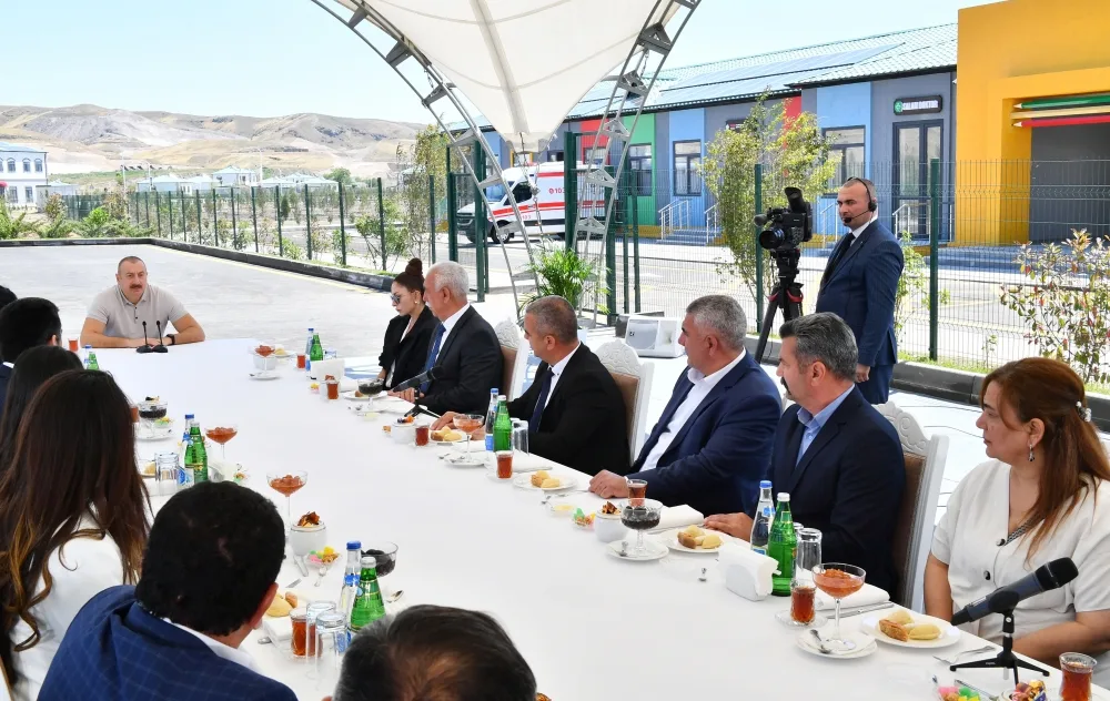 İlham Əliyev və Mehriban Əliyeva “Ağıllı kənd”in açılış mərasimində iştirak ediblər - YENİLƏNİB + FOTO