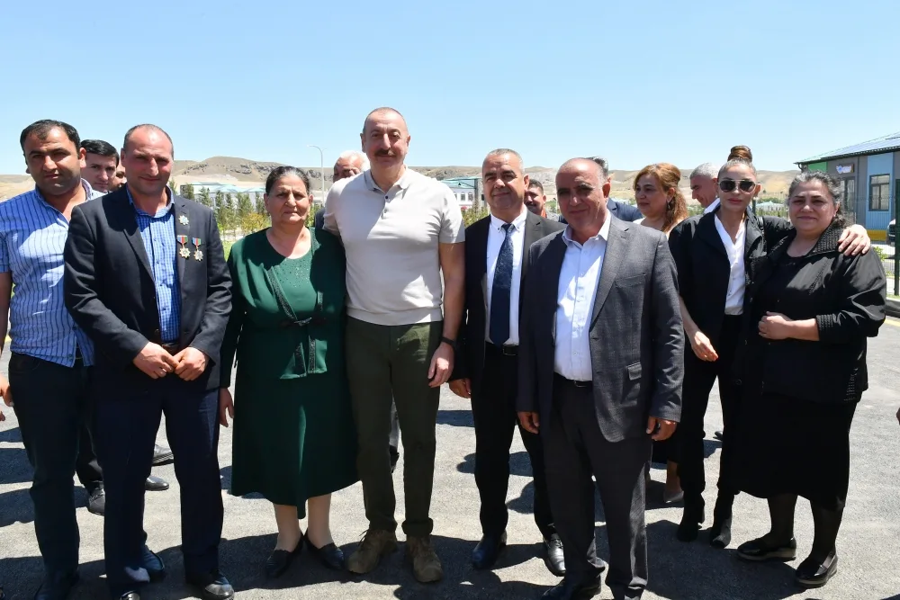 İlham Əliyev və Mehriban Əliyeva “Ağıllı kənd”in açılış mərasimində iştirak ediblər - YENİLƏNİB + FOTO