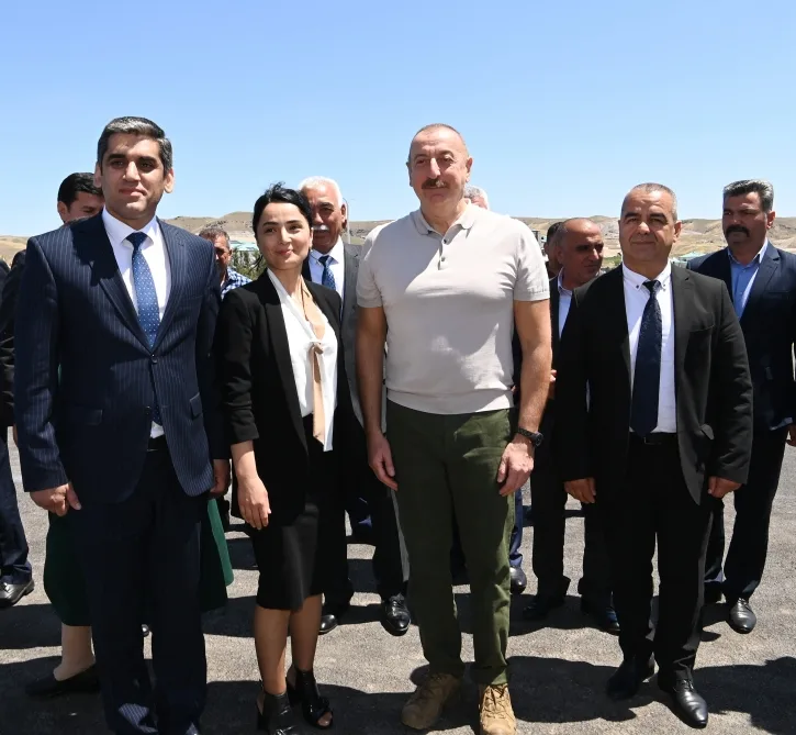 İlham Əliyev və Mehriban Əliyeva “Ağıllı kənd”in açılış mərasimində iştirak ediblər - YENİLƏNİB + FOTO